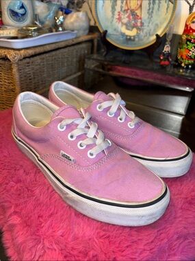 Vans classic pink sneaker size women’s six.